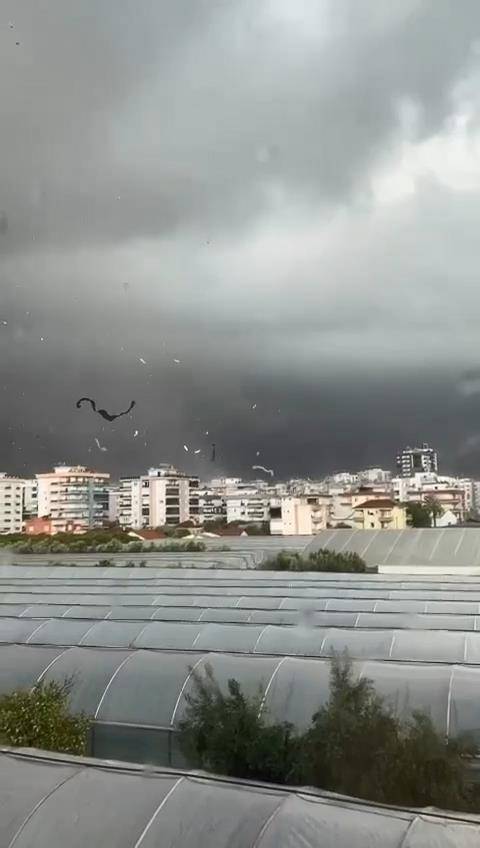 Seralar hayalet gibi uçtu! Pencereden bakan Antalyalılar gözlerine inanamadı 46